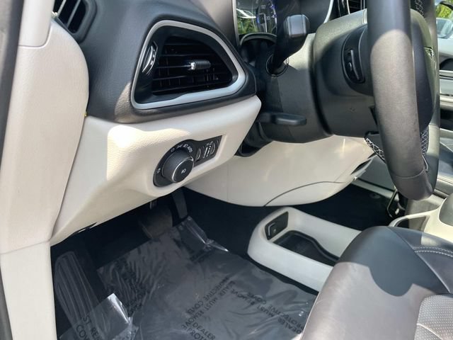 Used 2024 Chrysler Pacifica Touring-L FWD image 22