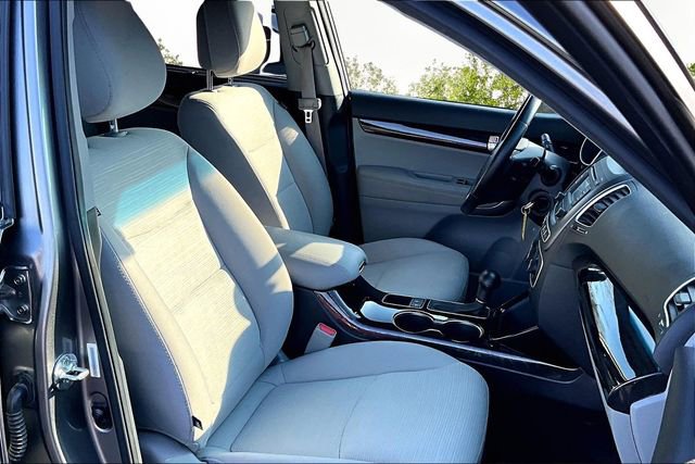 Used 2015 Kia Sorento LX image 7