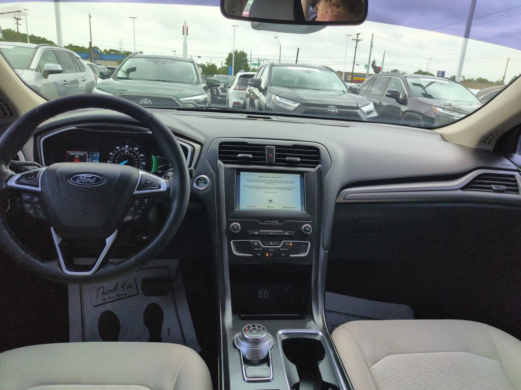 Used 2019 Ford Fusion SE w/ Equipment Group 151A FWD image 12
