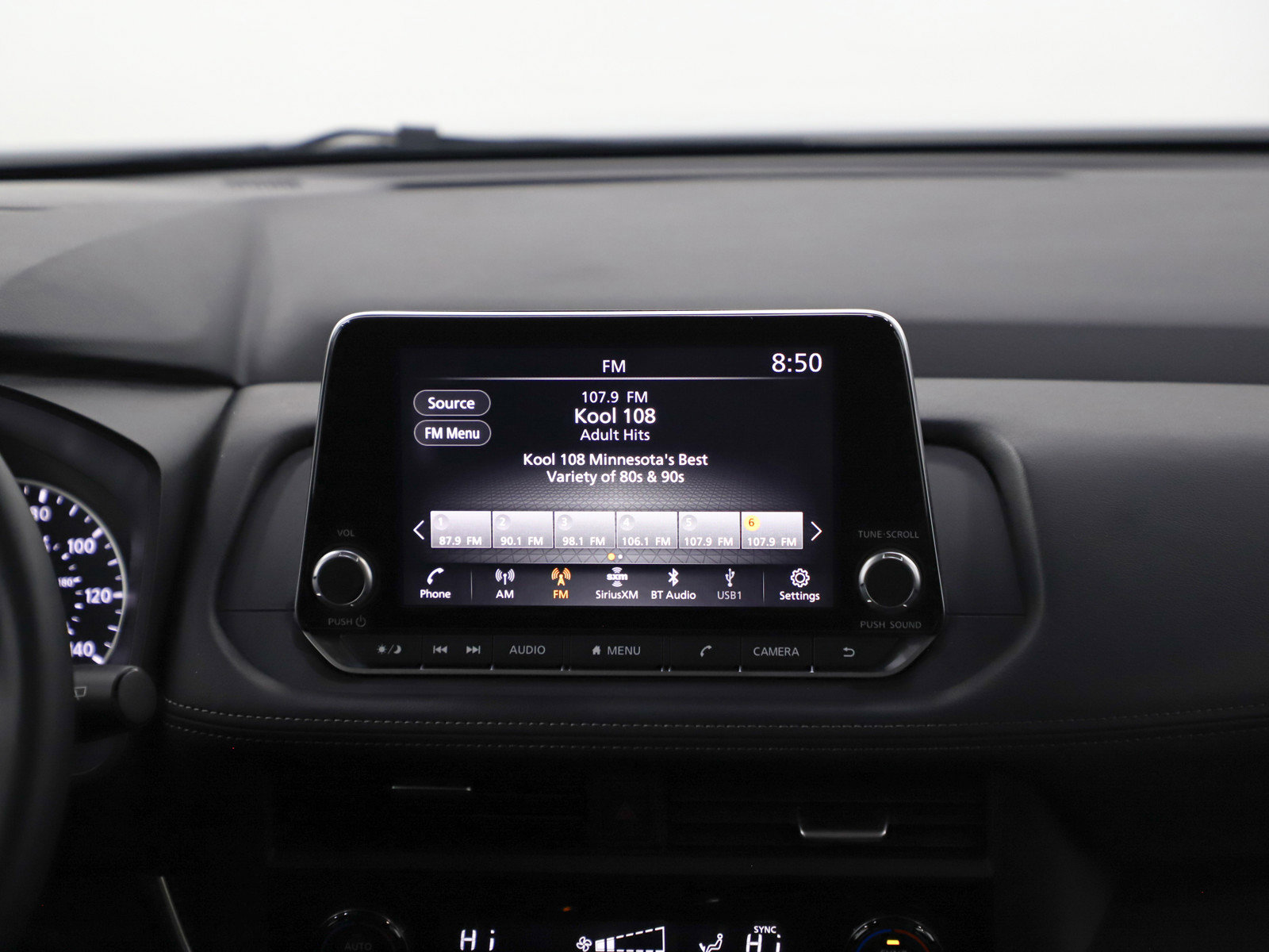 Used 2025 Nissan Rogue SV image 15