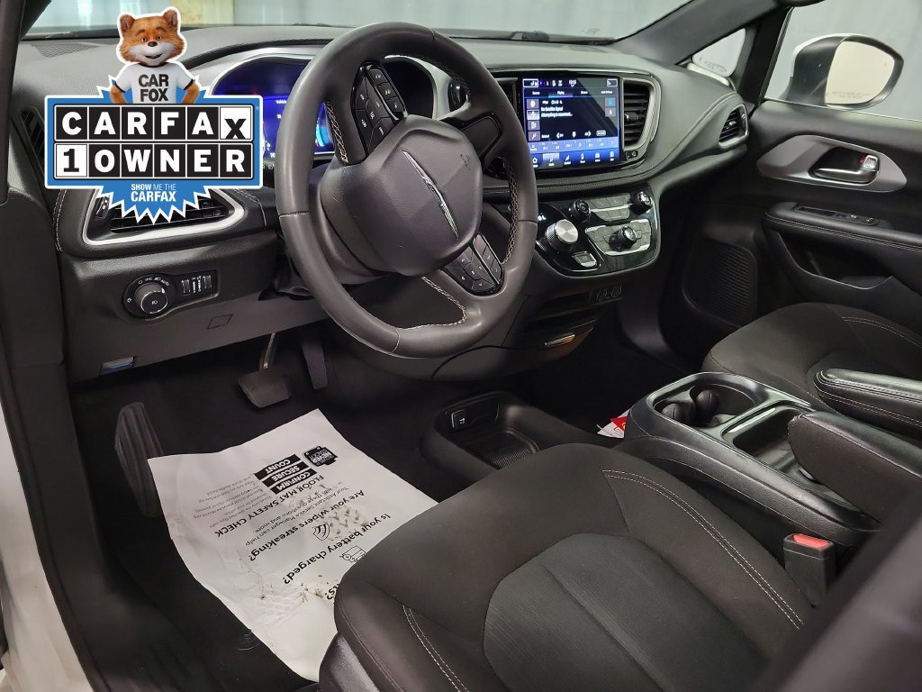 Used 2023 Chrysler Pacifica Touring FWD image 17