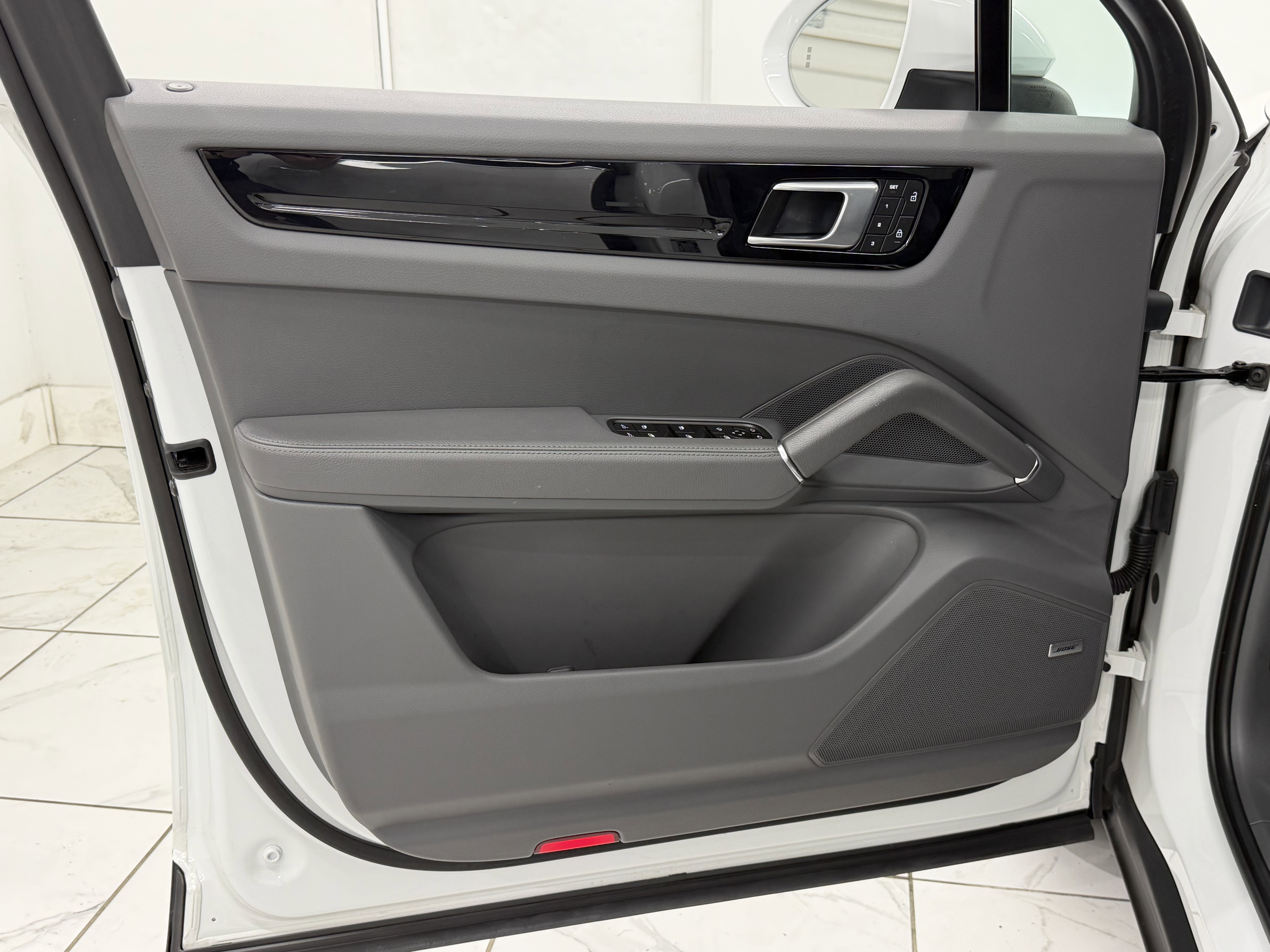 Certified 2023 Porsche Cayenne image 28