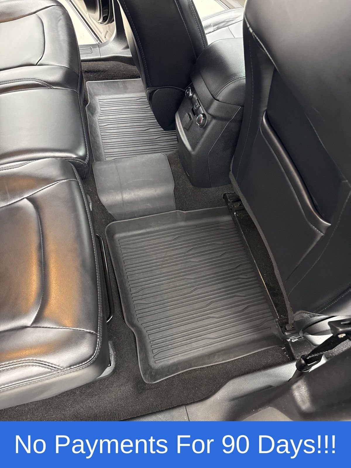 Used 2019 Ford Explorer XLT w/ Equipment Group 202A AWD/4WD image 27