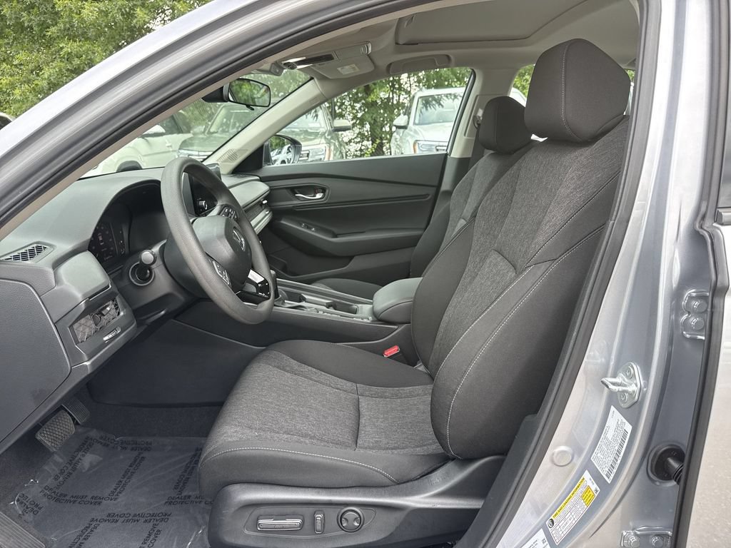 Certified 2025 Honda Accord SE image 12
