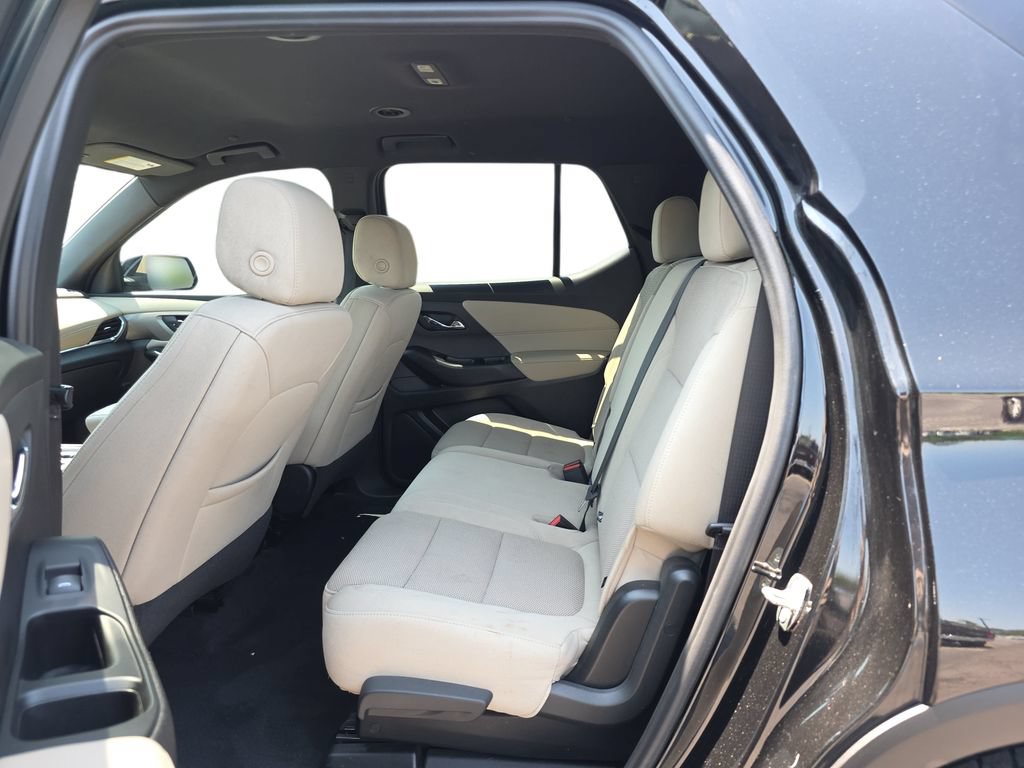 Used 2023 Chevrolet Traverse LS FWD image 14