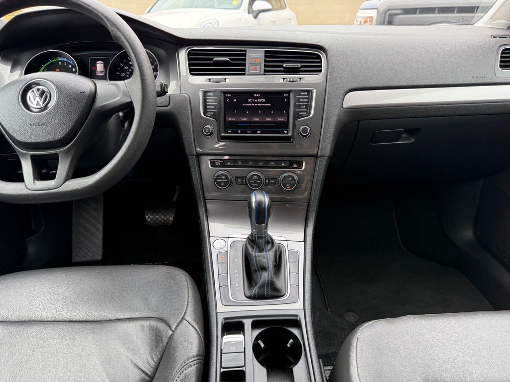 Used 2016 Volkswagen e-Golf SE image 20