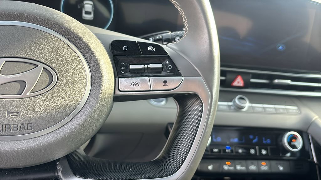 Used 2025 Hyundai Elantra SEL image 18