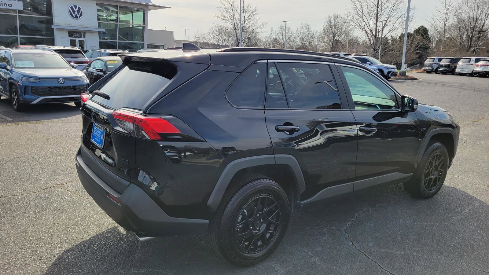 Used 2023 Toyota RAV4 XLE w/ Convenience Package image 5