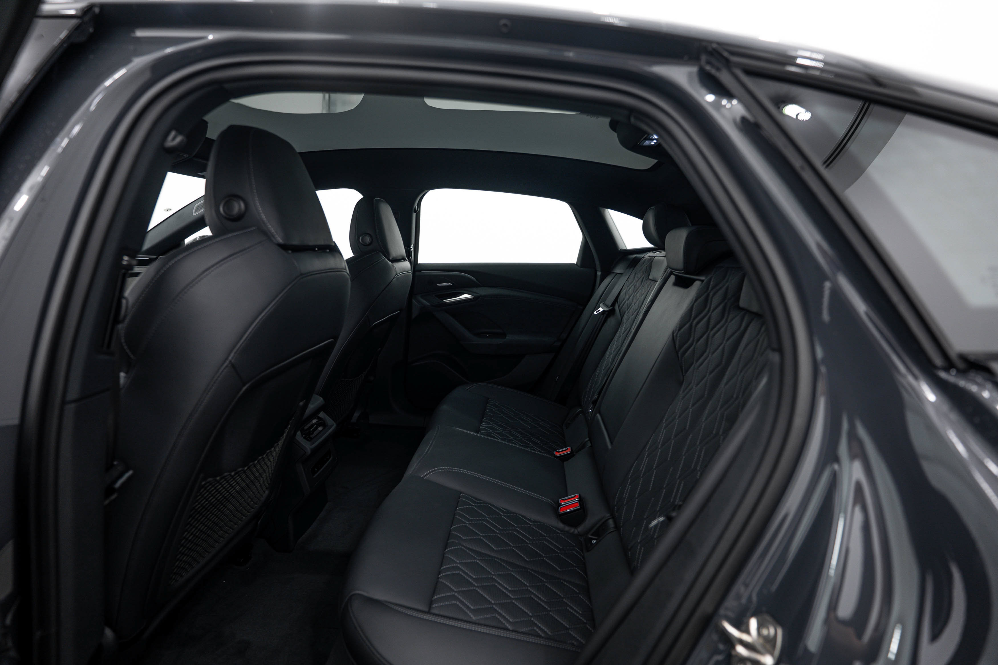 New 2027 Audi S6 e-tron Prestige AWD/4WD image 18