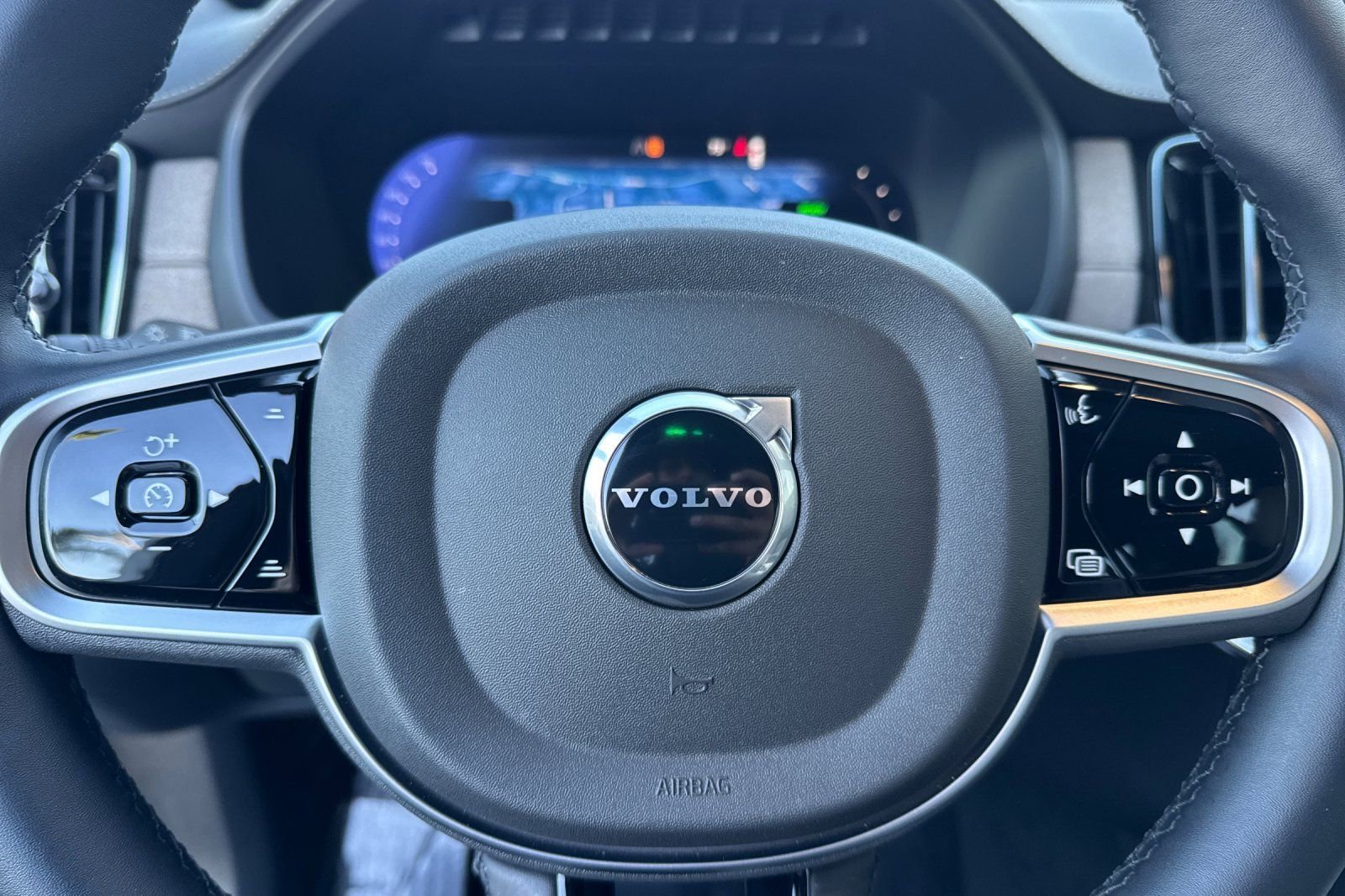 Certified 2026 Volvo XC90 T8 Plus w/ Protection Package Premier image 27