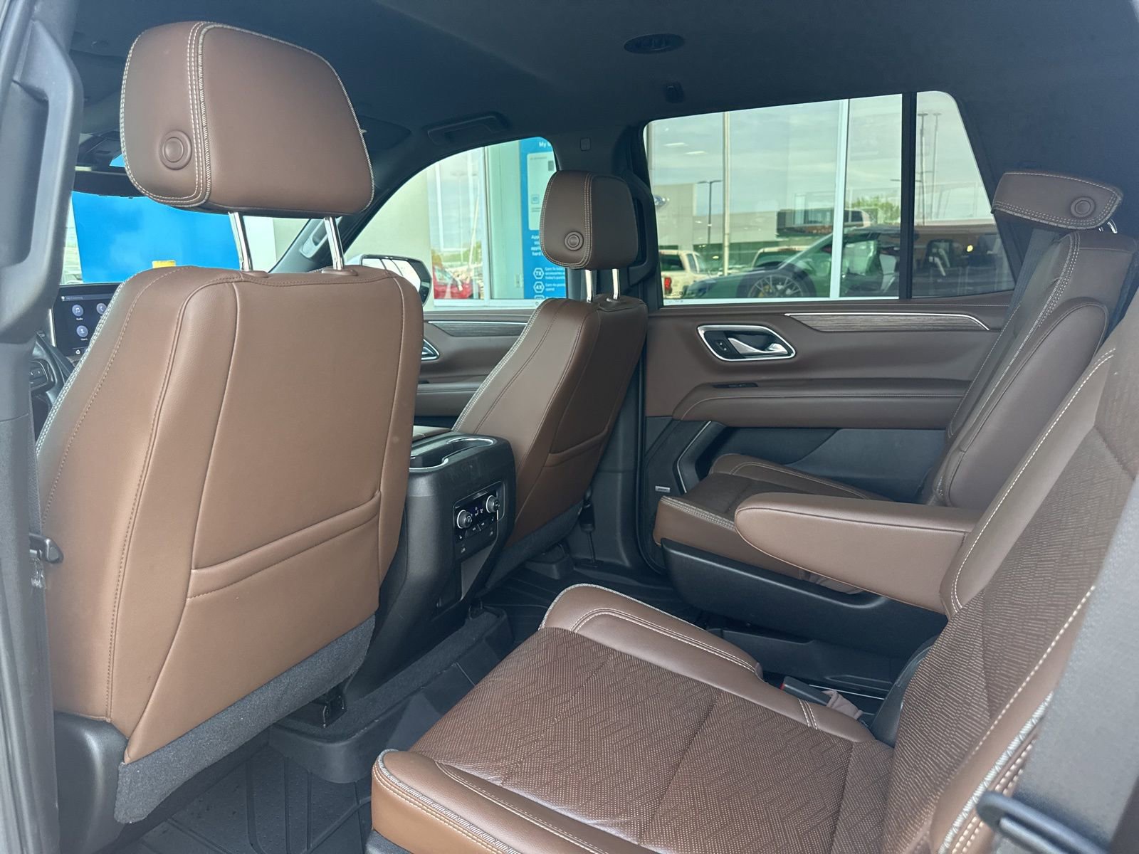 Used 2021 Chevrolet Tahoe High Country AWD/4WD image 17