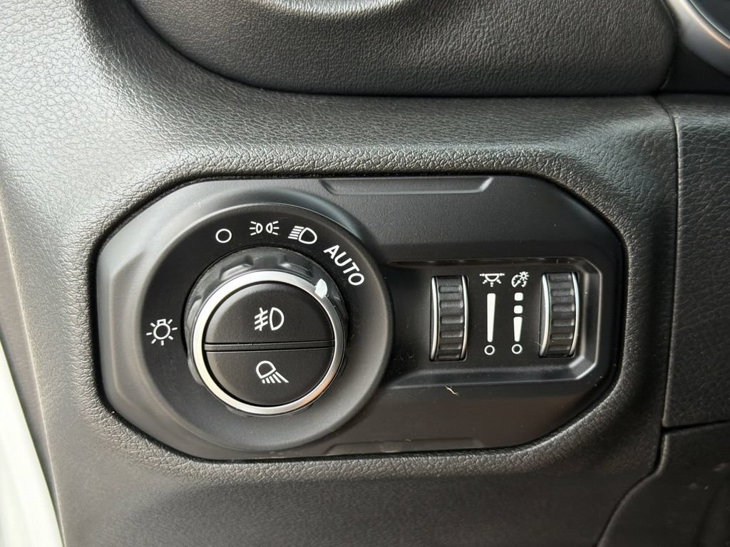 Used 2021 Jeep Gladiator Overland w/ Uconnect 4C Nav & Sound Group AWD/4WD image 11