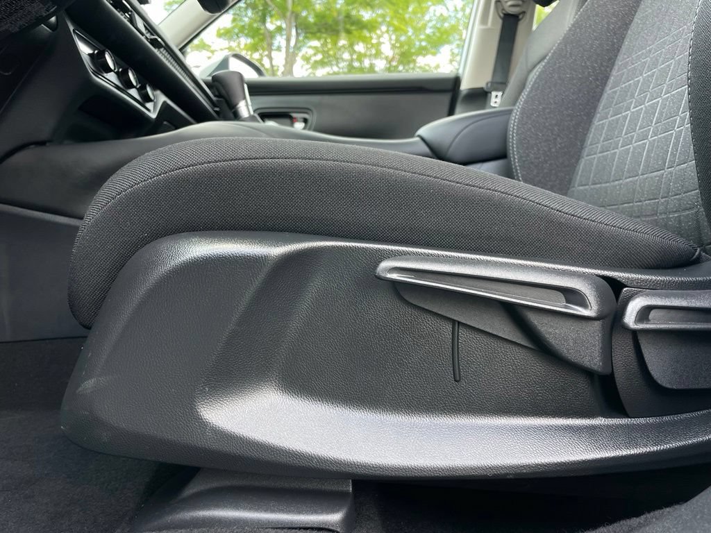 Certified 2025 Honda HR-V LX image 24