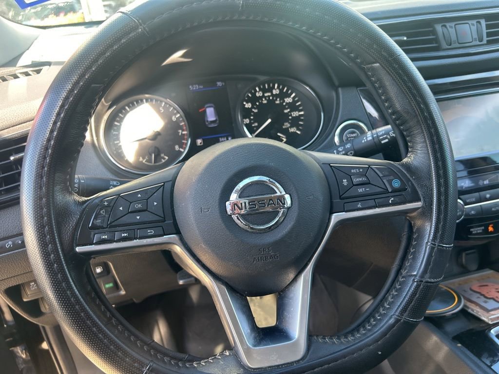 Used 2020 Nissan Rogue SV w/ Premium Package image 17