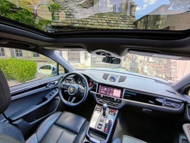 Used 2022 Porsche Macan AWD/4WD image 46