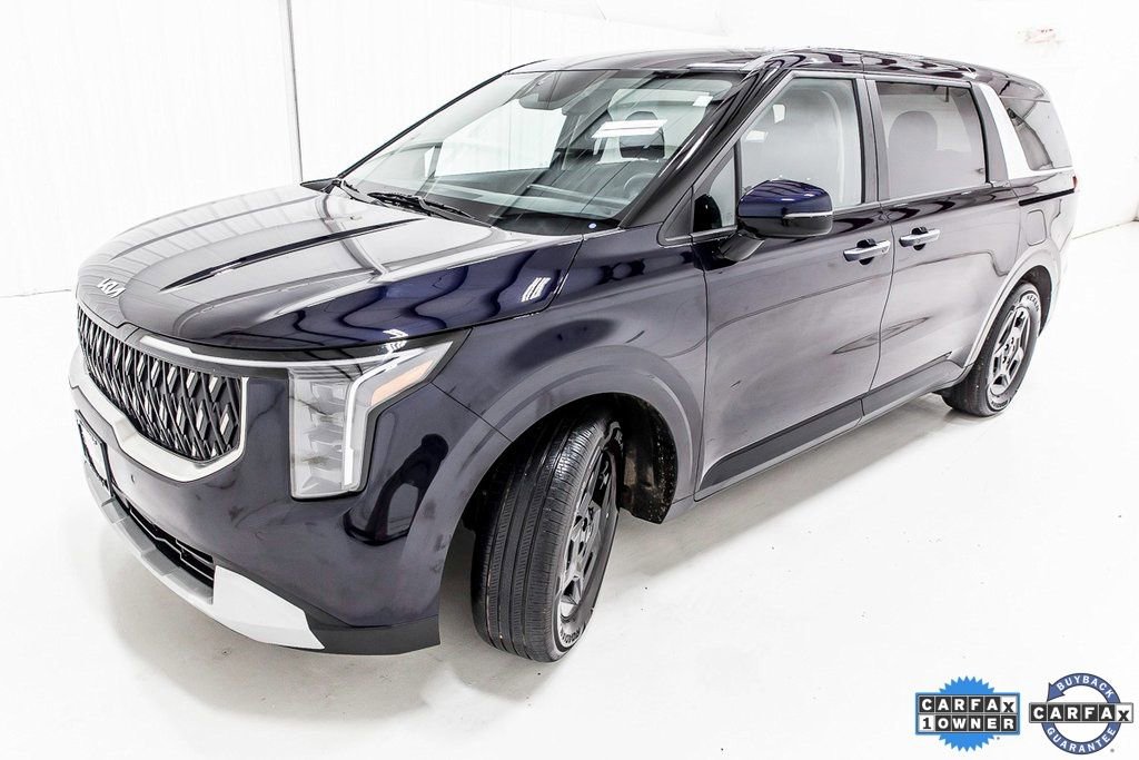 Used 2025 Kia Carnival image 2