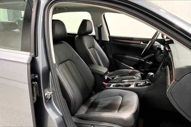 Used 2020 Volkswagen Passat 2.0T SEL image 30