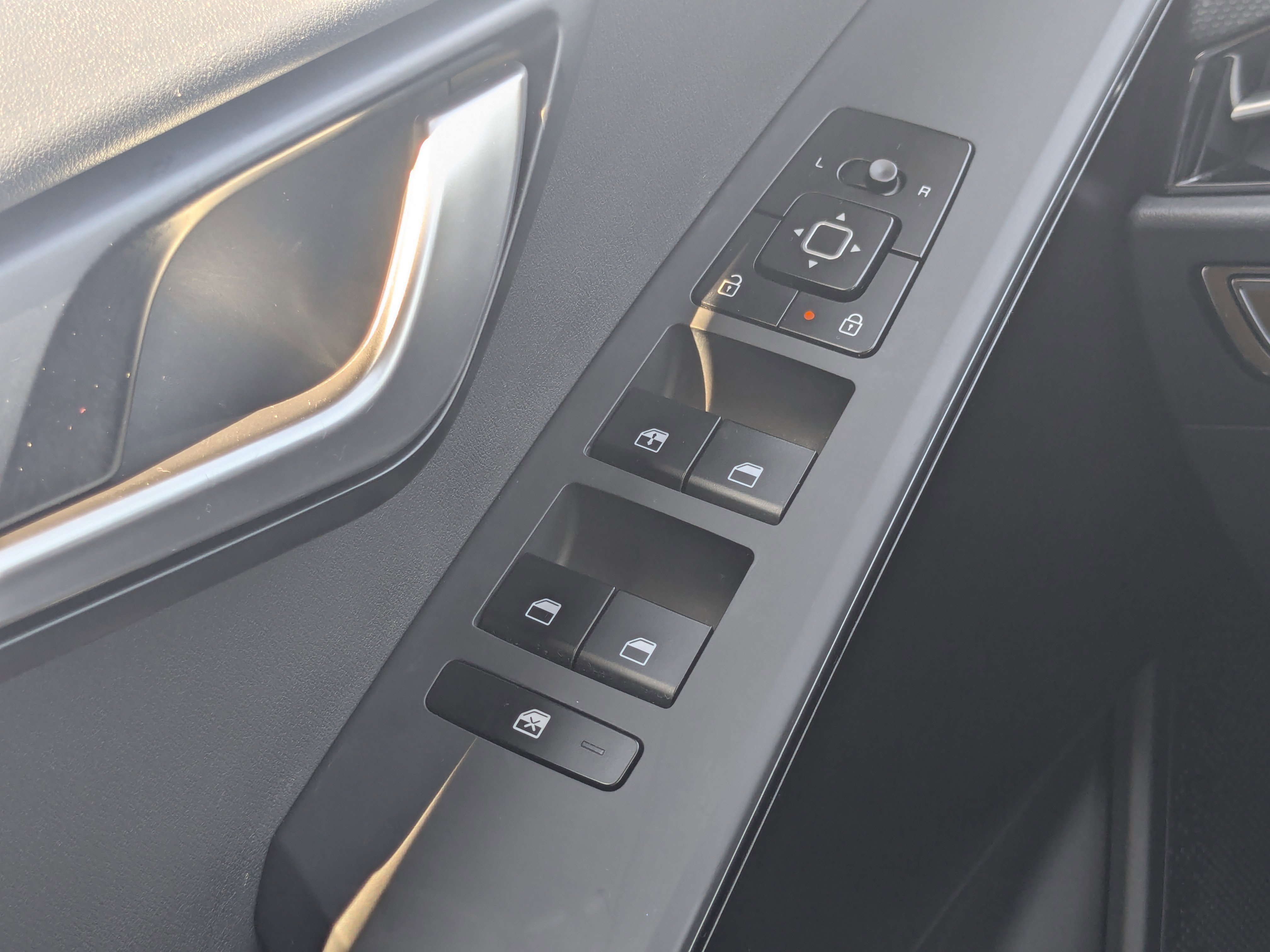 Certified 2024 Kia Niro LX image 38