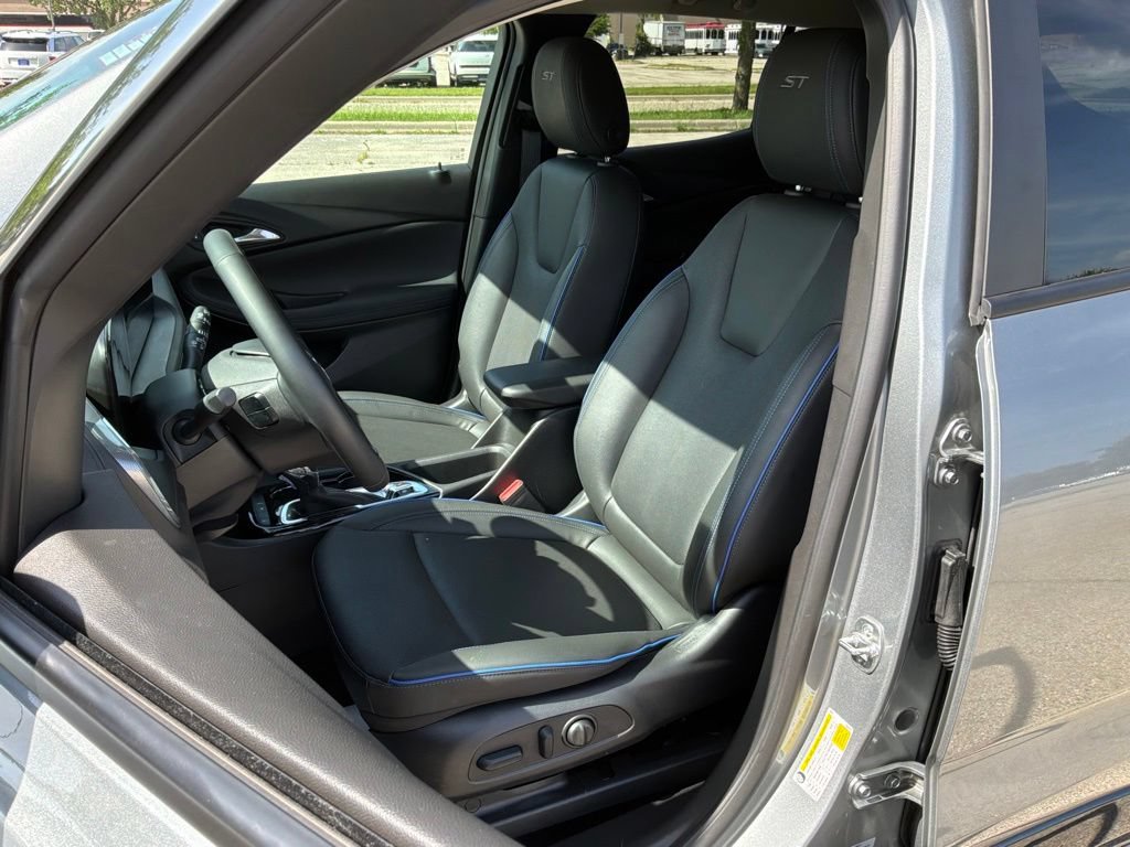 Used 2025 Buick Encore GX Sport Touring w/ Comfort Package FWD image 15