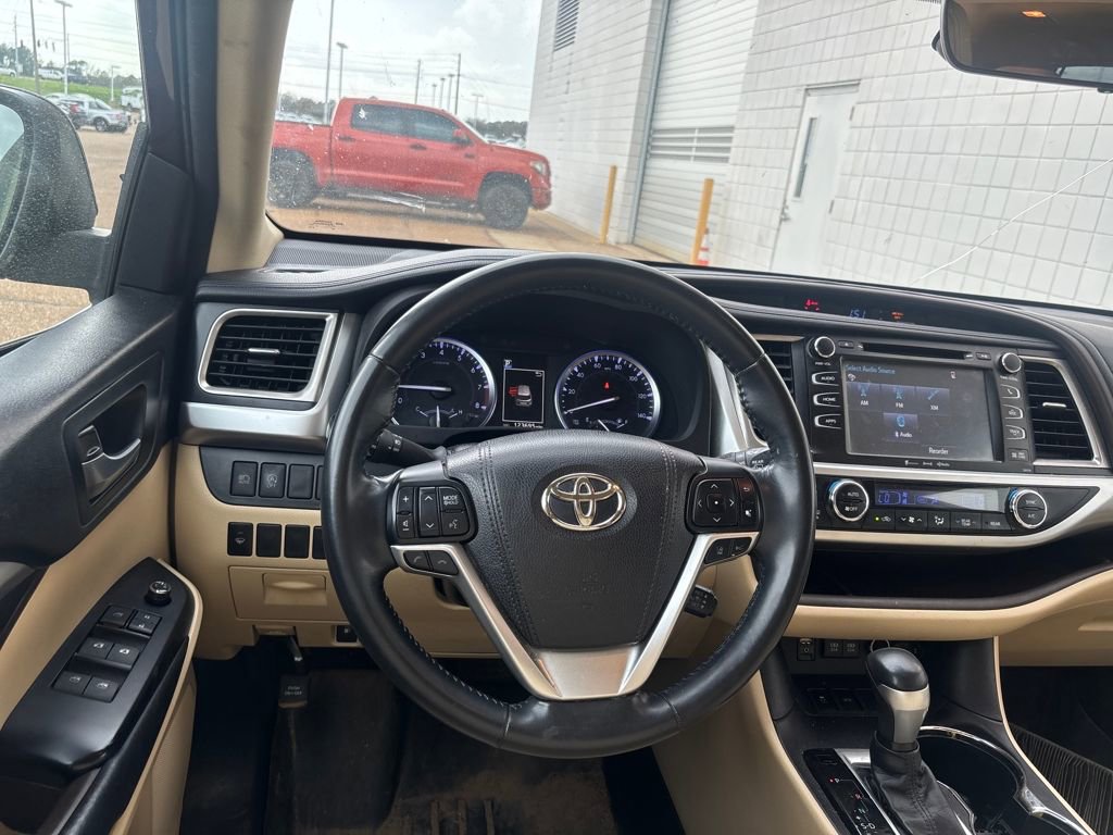 Used 2018 Toyota Highlander XLE image 4