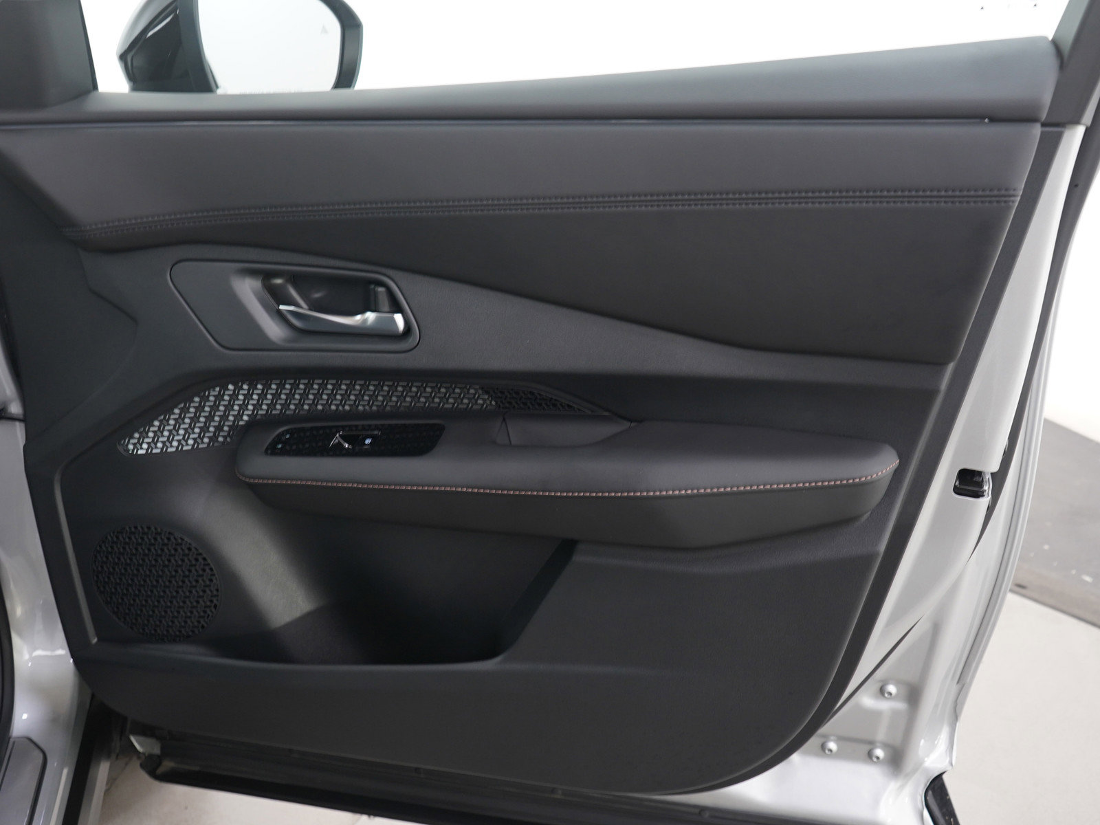 Used 2023 Nissan Ariya AWD image 10