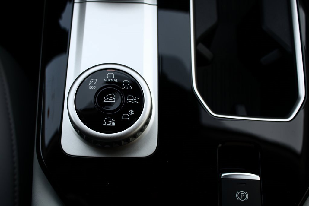 New 2025 Mitsubishi Outlander SE image 24