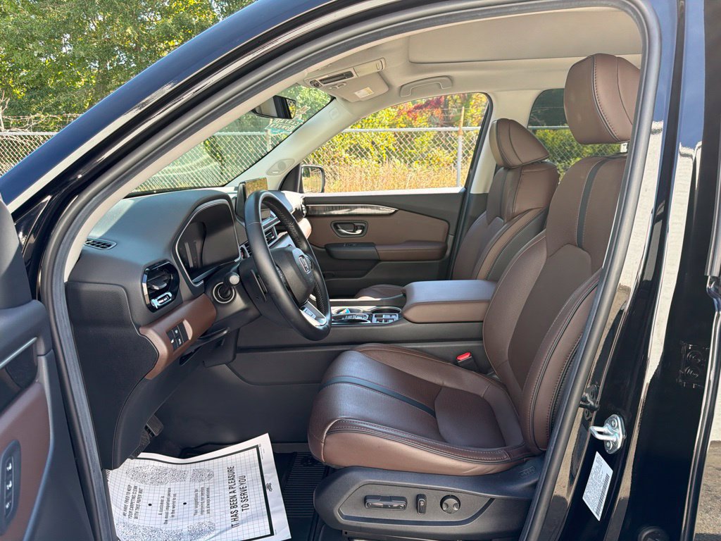Used 2025 Honda Pilot Elite image 25