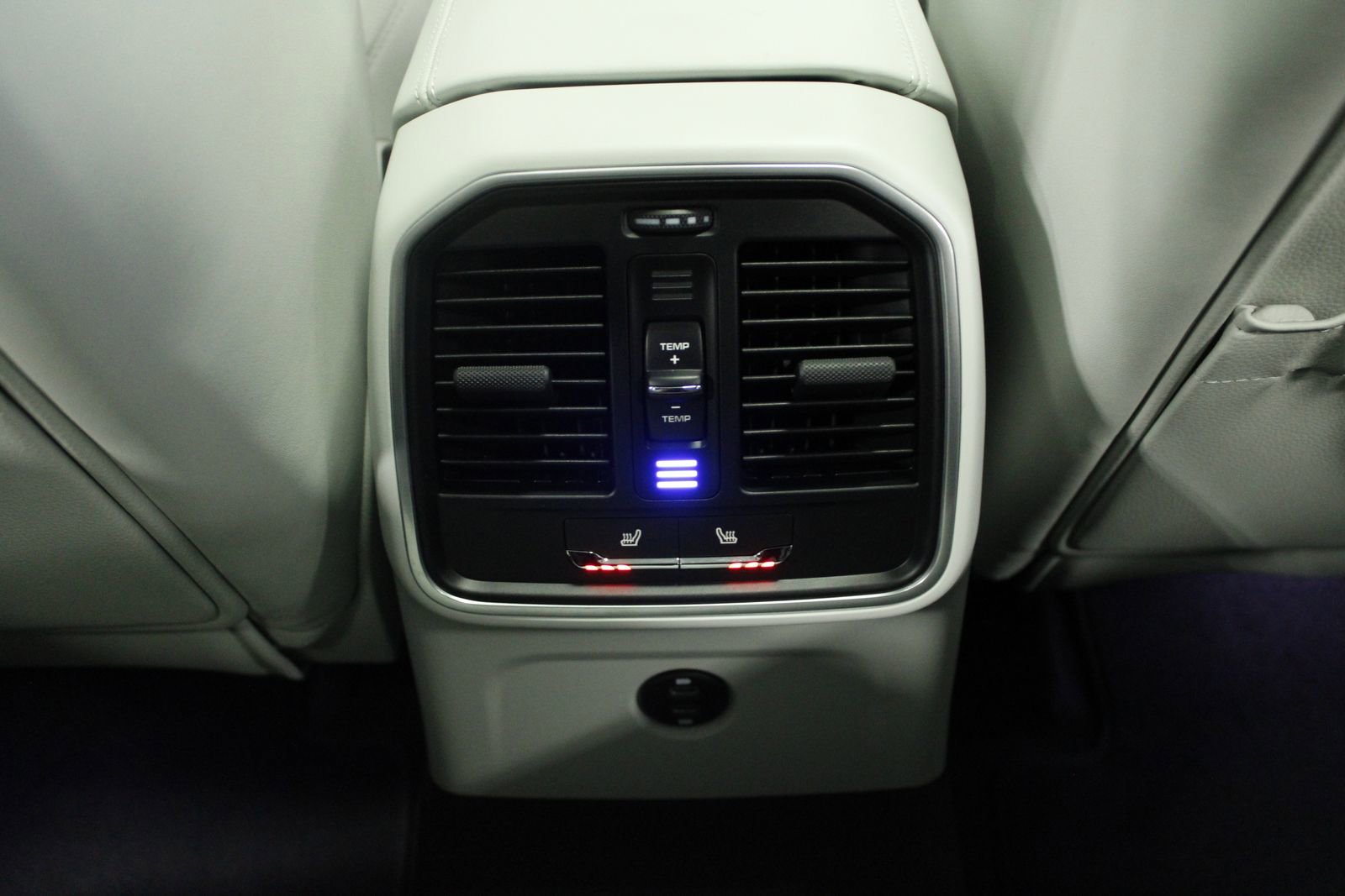 New 2026 Porsche Macan GTS AWD/4WD image 46