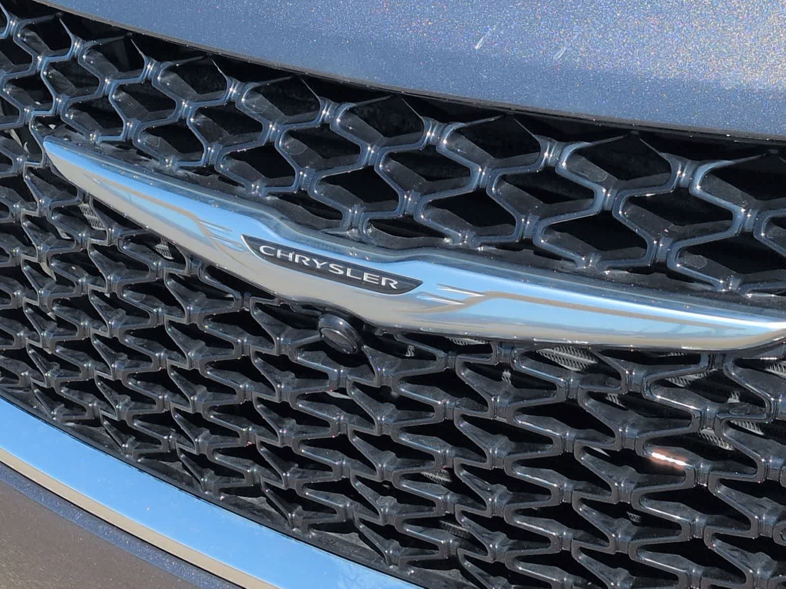 Certified 2023 Chrysler Pacifica Touring-L AWD/4WD image 12