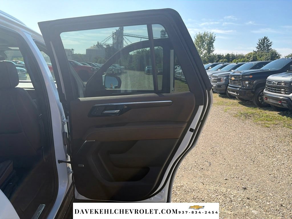 Used 2025 Chevrolet Tahoe High Country AWD/4WD image 26