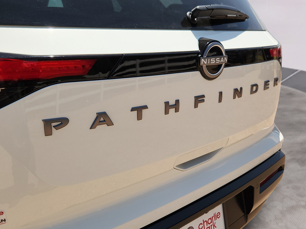 Used 2026 Nissan Pathfinder S FWD image 25