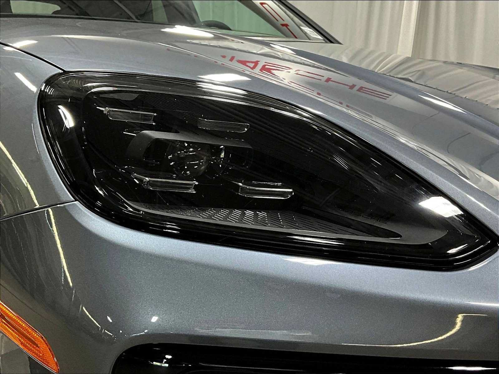 New 2026 Porsche Cayenne Coupe AWD/4WD image 12