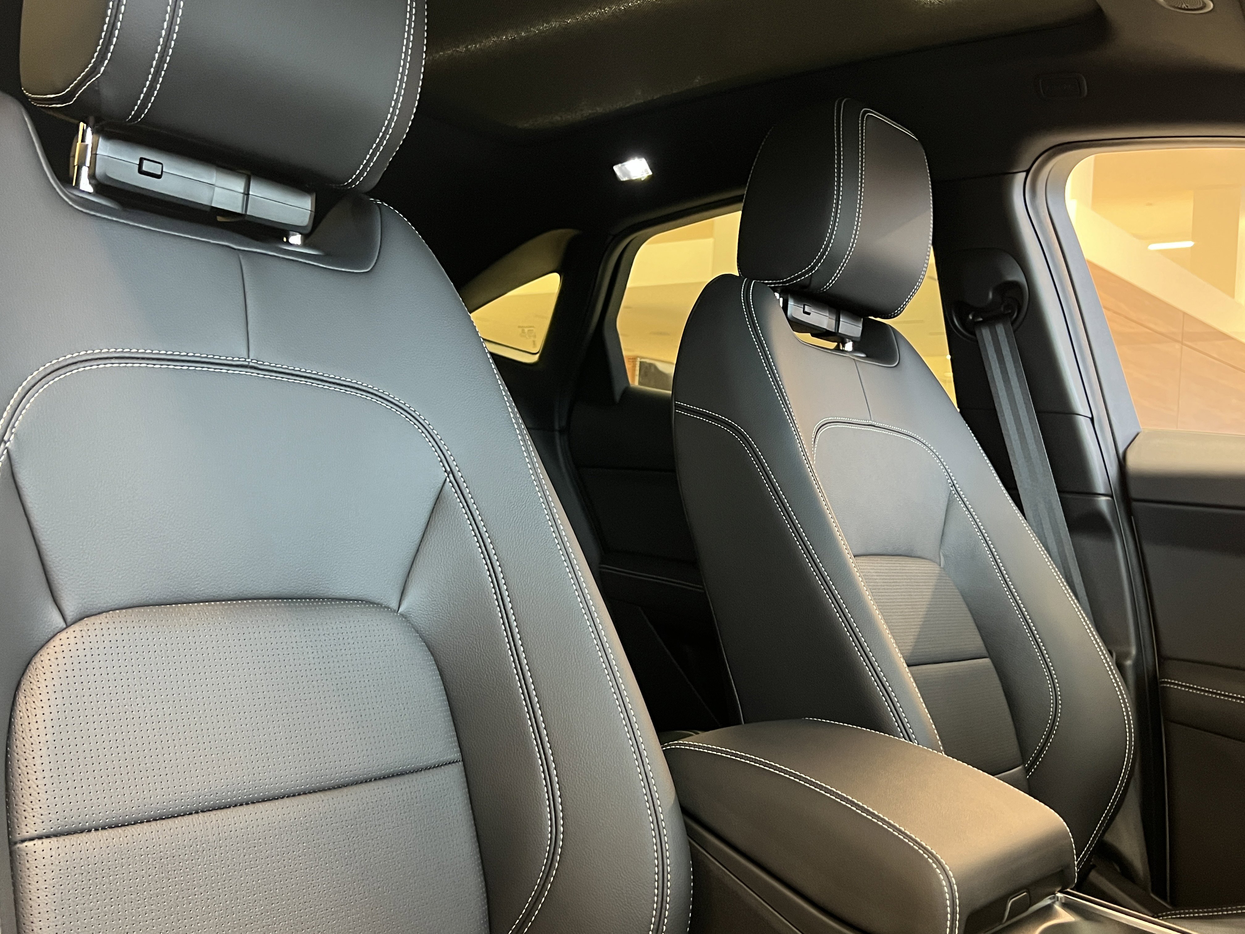 New 2024 Jaguar E-PACE R-Dynamic SE image 12