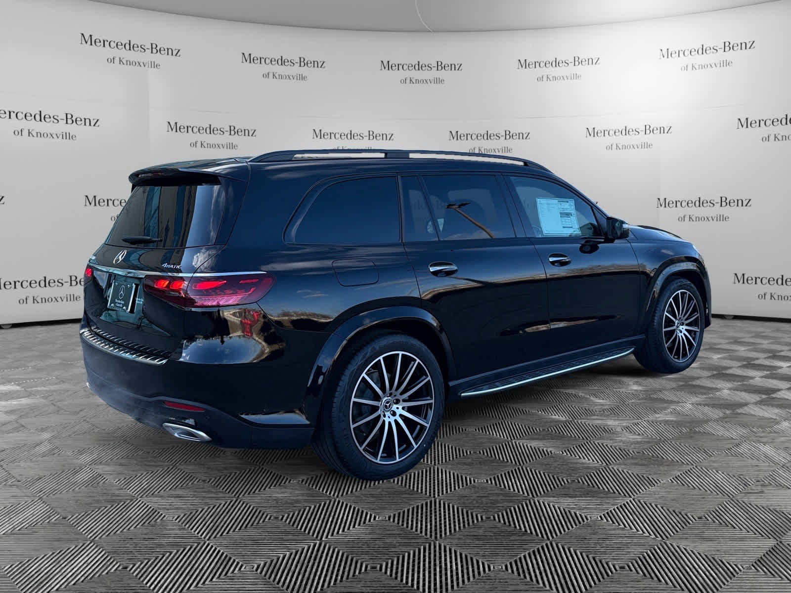 Used 2025 Mercedes-Benz GLS 580 4MATIC image 5