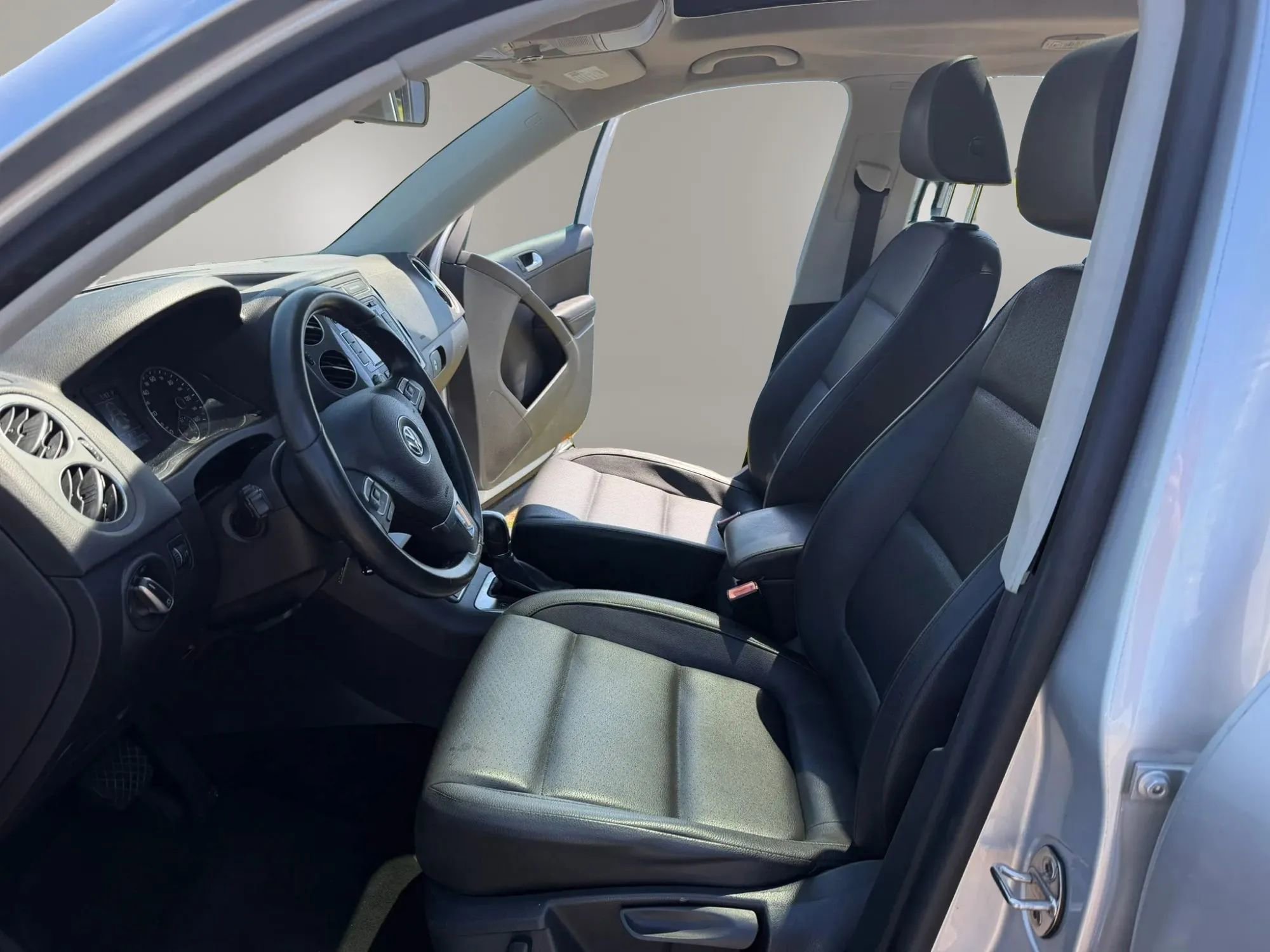 Used 2013 Volkswagen Tiguan SE FWD image 13