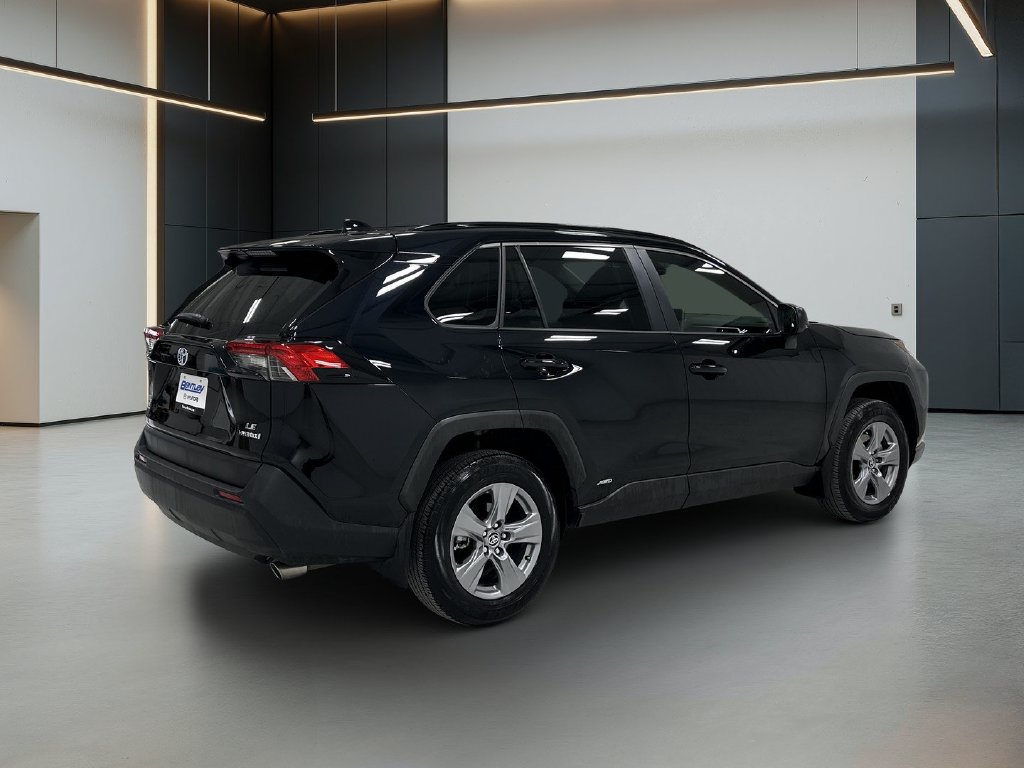 Used 2024 Toyota RAV4 LE AWD/4WD image 6