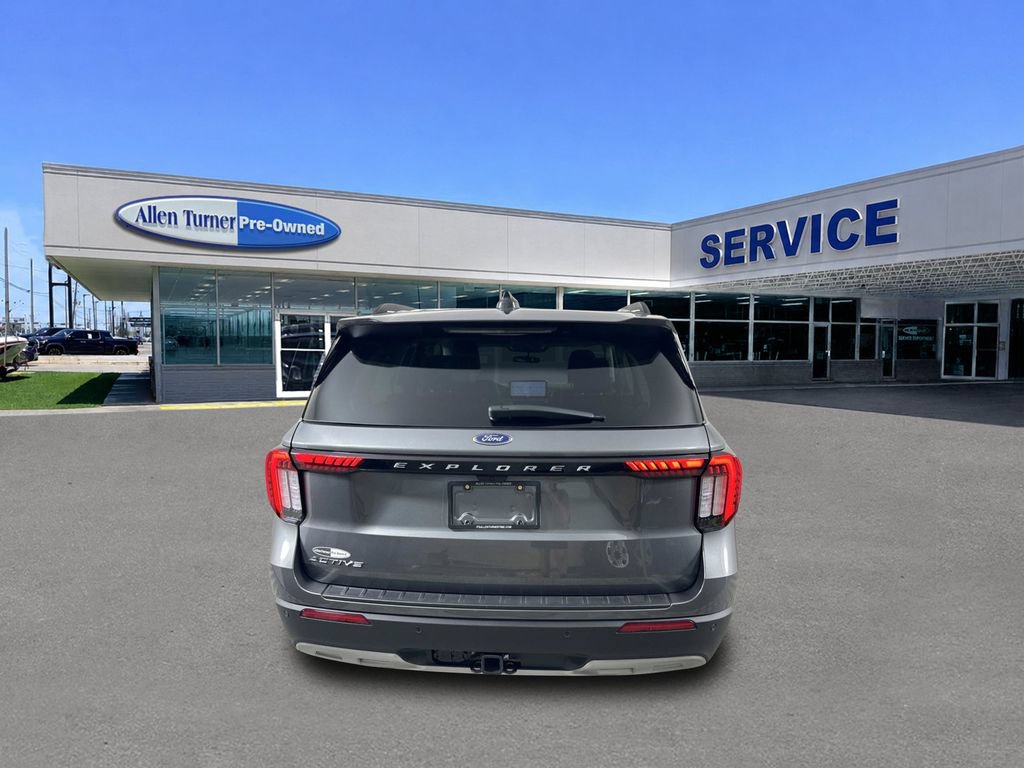 Used 2025 Ford Explorer Active w/ Active Comfort Package RWD image 7