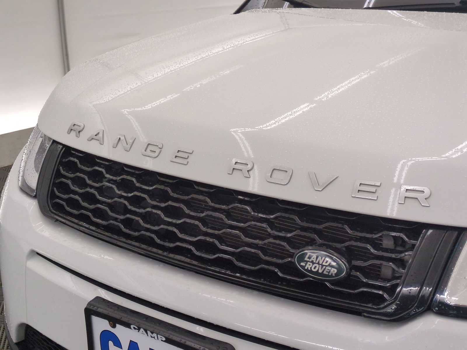 Used 2019 Land Rover Range Rover Evoque SE image 12