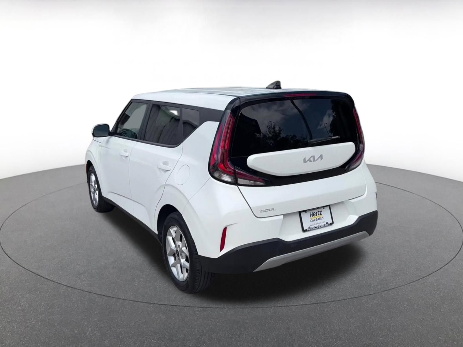 Used 2025 Kia Soul LX w/ LX Technology Package FWD image 10