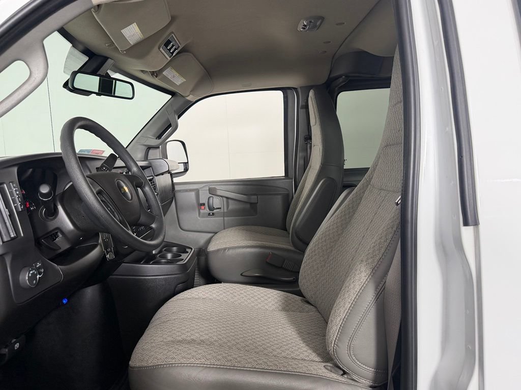 Used 2025 Chevrolet Express 3500 LT w/ LT Preferred Equipment Group RWD image 19