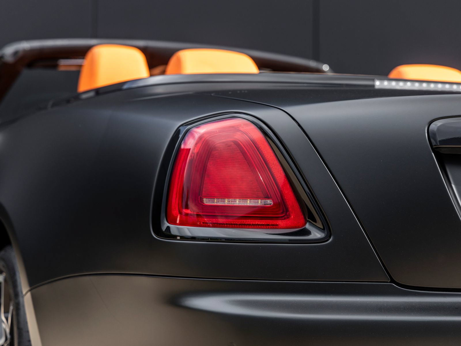 Used 2016 Rolls-Royce Dawn RWD image 14