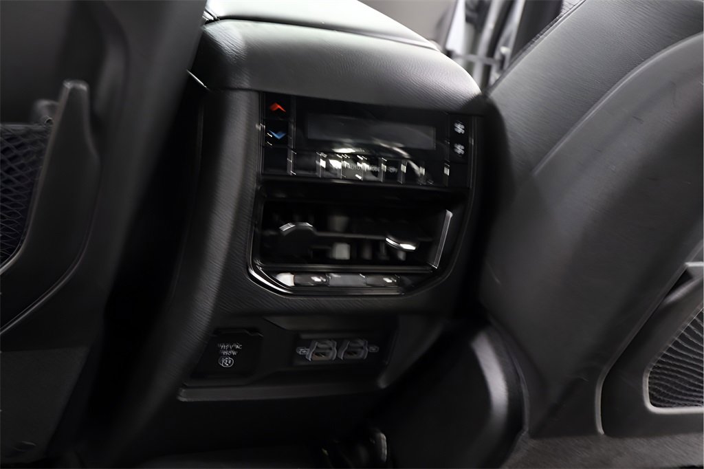 Used 2024 Jeep Grand Cherokee L Laredo image 24