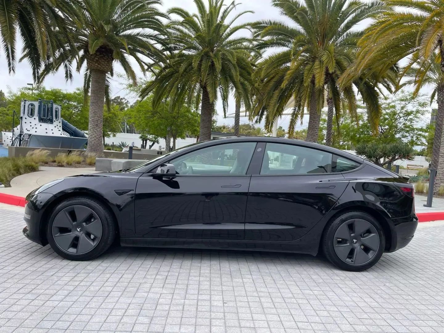 Used 2023 Tesla Model 3 Standard Range image 7