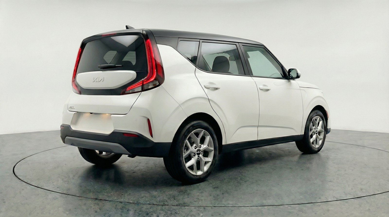 Used 2025 Kia Soul LX w/ LX Technology Package FWD image 9