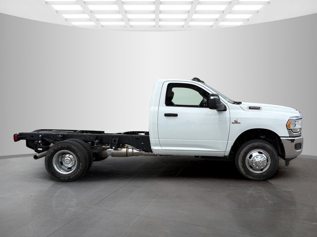 New 2024 RAM 3500 Tradesman image 2