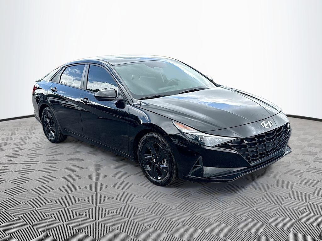 Used 2023 Hyundai Elantra SEL FWD image 4