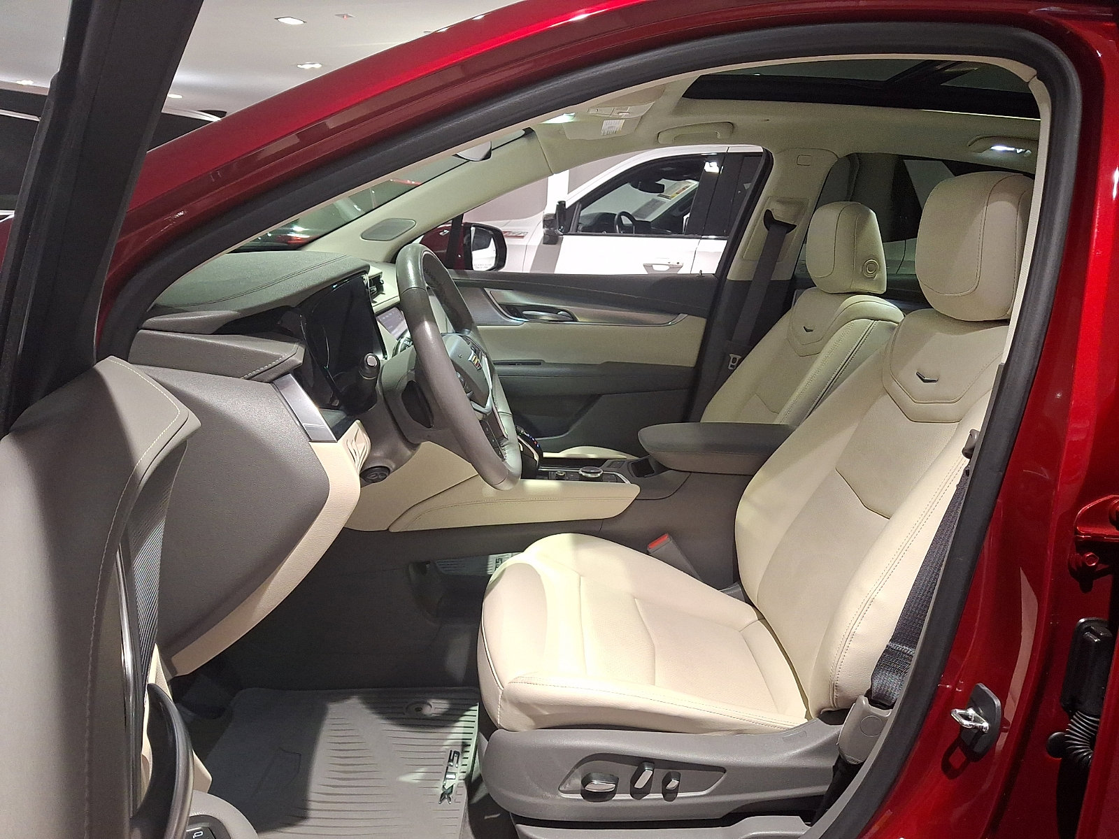 Certified 2023 Cadillac XT5 Premium Luxury AWD/4WD image 15