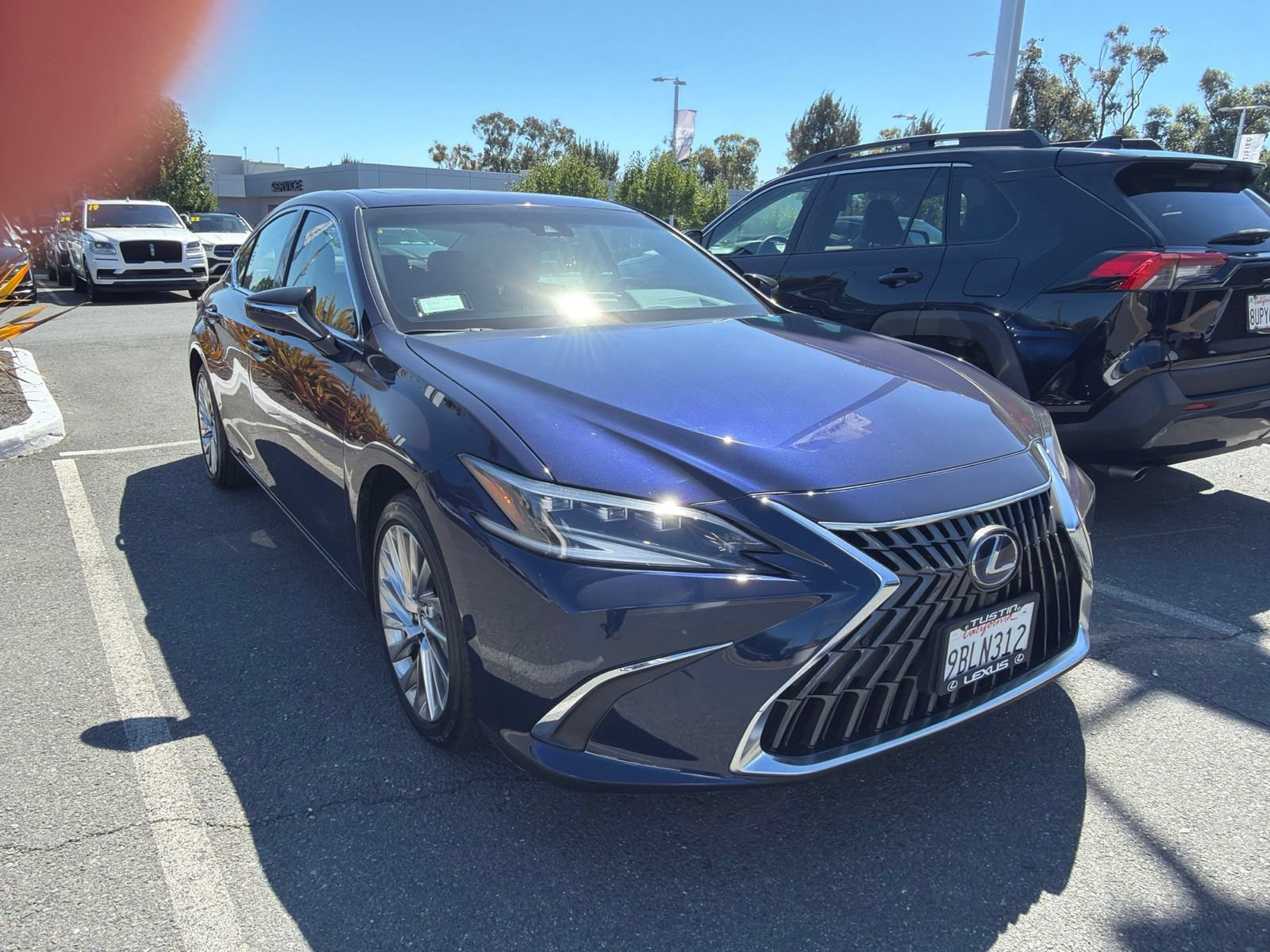 Used 2022 Lexus ES 300h w/ Luxury Package FWD image 1