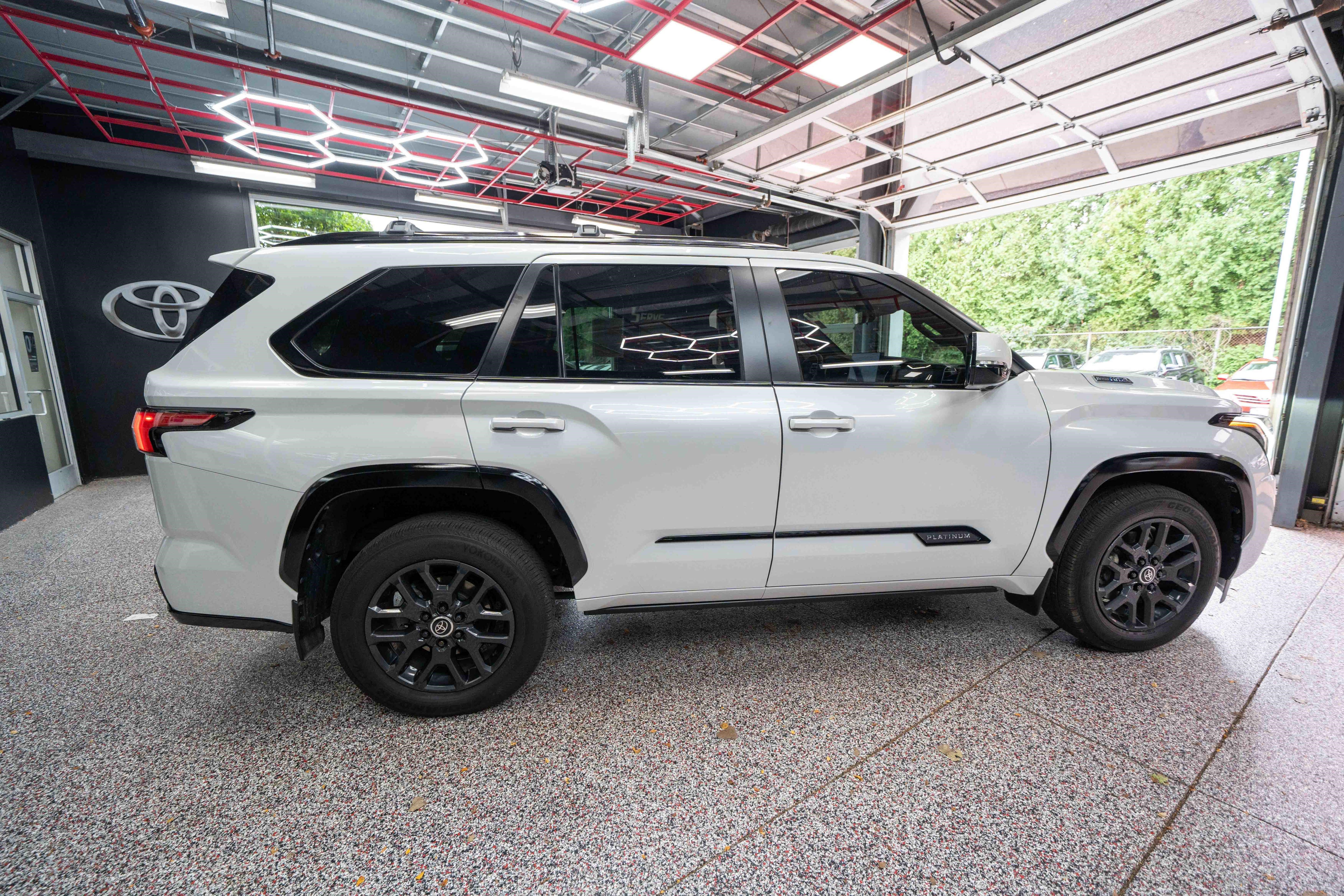 Used 2024 Toyota Sequoia Platinum AWD/4WD image 4