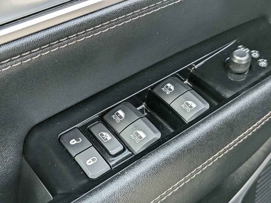 Used 2024 Jeep Wagoneer Series II AWD/4WD image 29